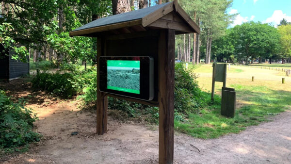 Outdoor PCAP Wall Mounted Touch Screen Displays Application Image 9