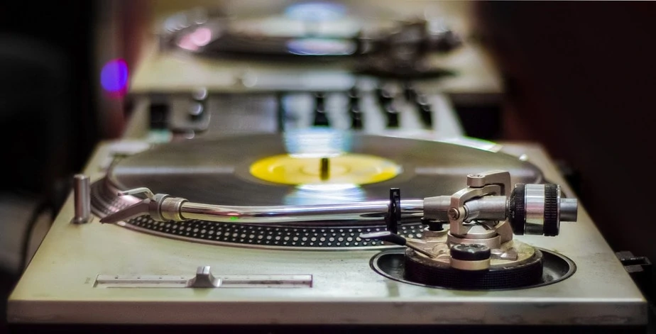 turntable 2786528 1920